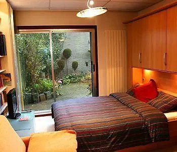 Apostrophe Bed & Breakfast 2*