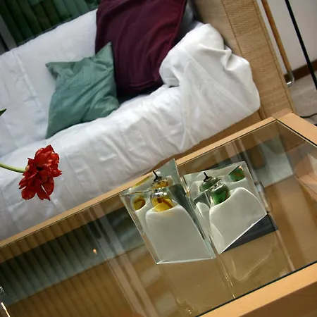 Apostrophe Bed & Breakfast 2*